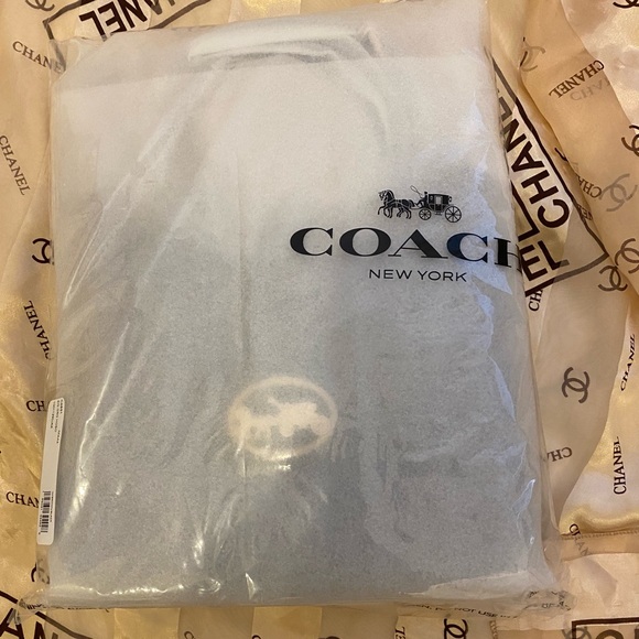 Coach Hobo In Signature Canvas & Leather NWT - Picture 7 of 11